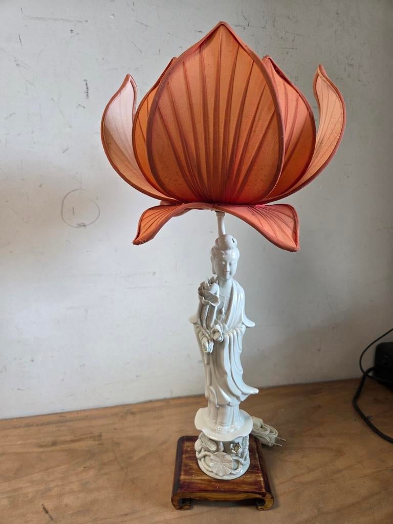 Chinees beeld jaren 1960 met kap lotusbloem, Ophalen