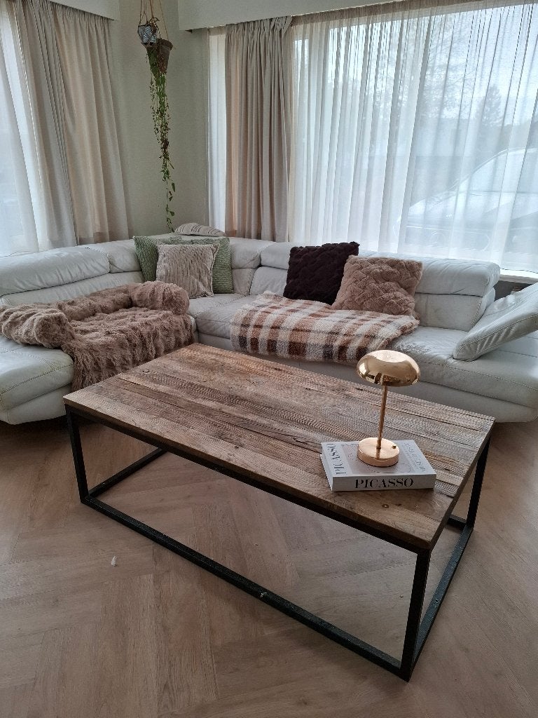 Industriële houten salontafel met zwart metalen frame, Ophalen, Gebruikt, 100 tot 150 cm, Eikenhout