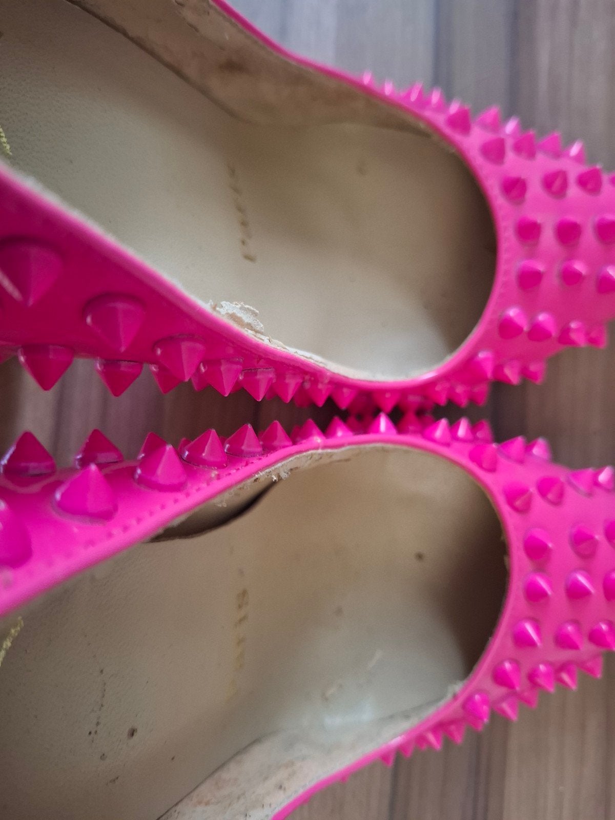 Escarpins Louboutin roses à pointes taille 36, Vêtements | Femmes, Chaussures, Enlèvement ou Envoi
