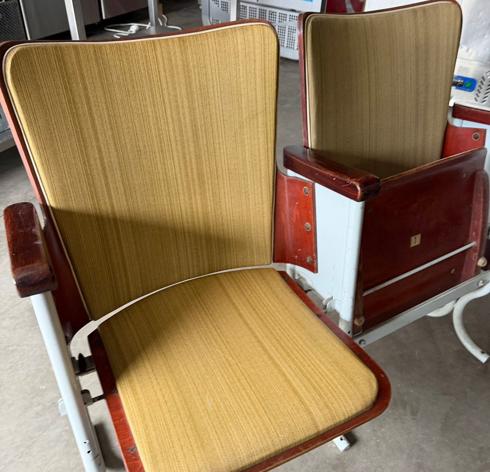 Vintage Bioscoopstoelen / Theaterstoelen – Set van 2, Antiek en Kunst, Antiek | Meubels | Stoelen en Sofa's, Ophalen