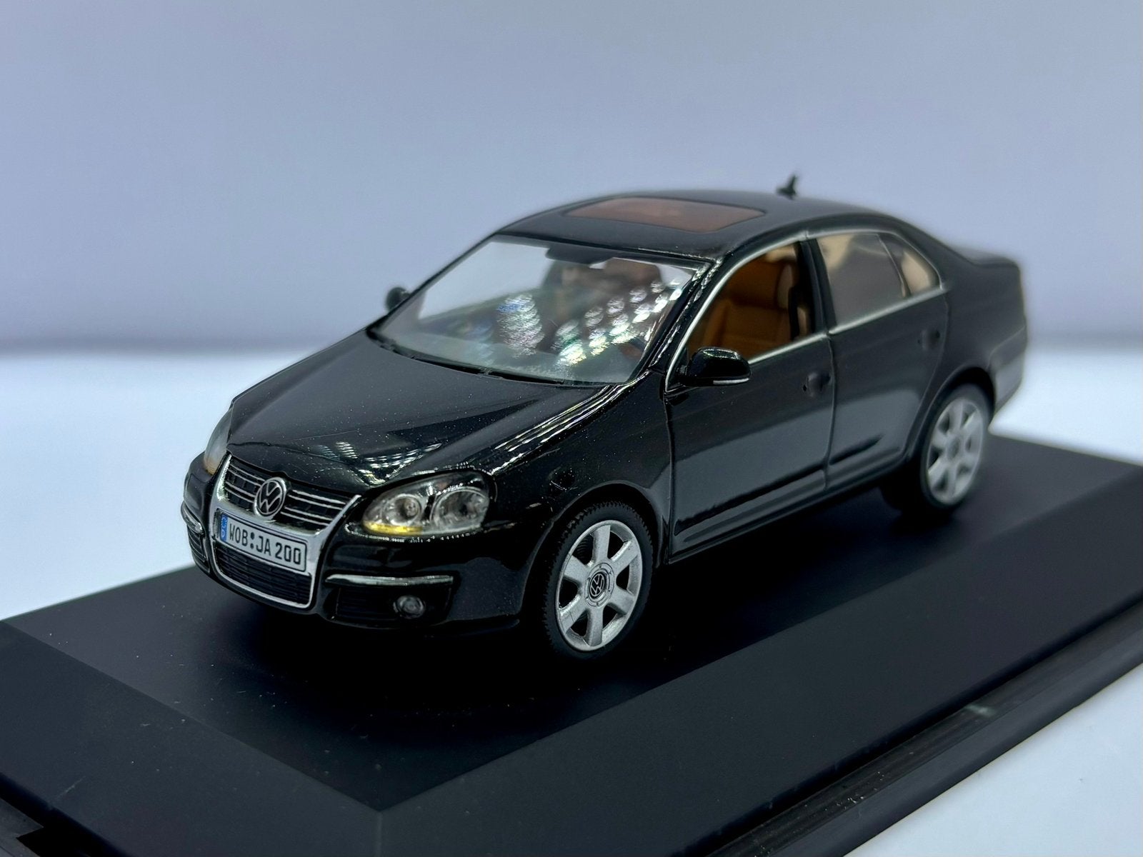 1:43 volkswagen jetta 2006, Hobby en Vrije tijd, Modelauto's | 1:43, Ophalen of Verzenden, Zo goed als nieuw, Schuco