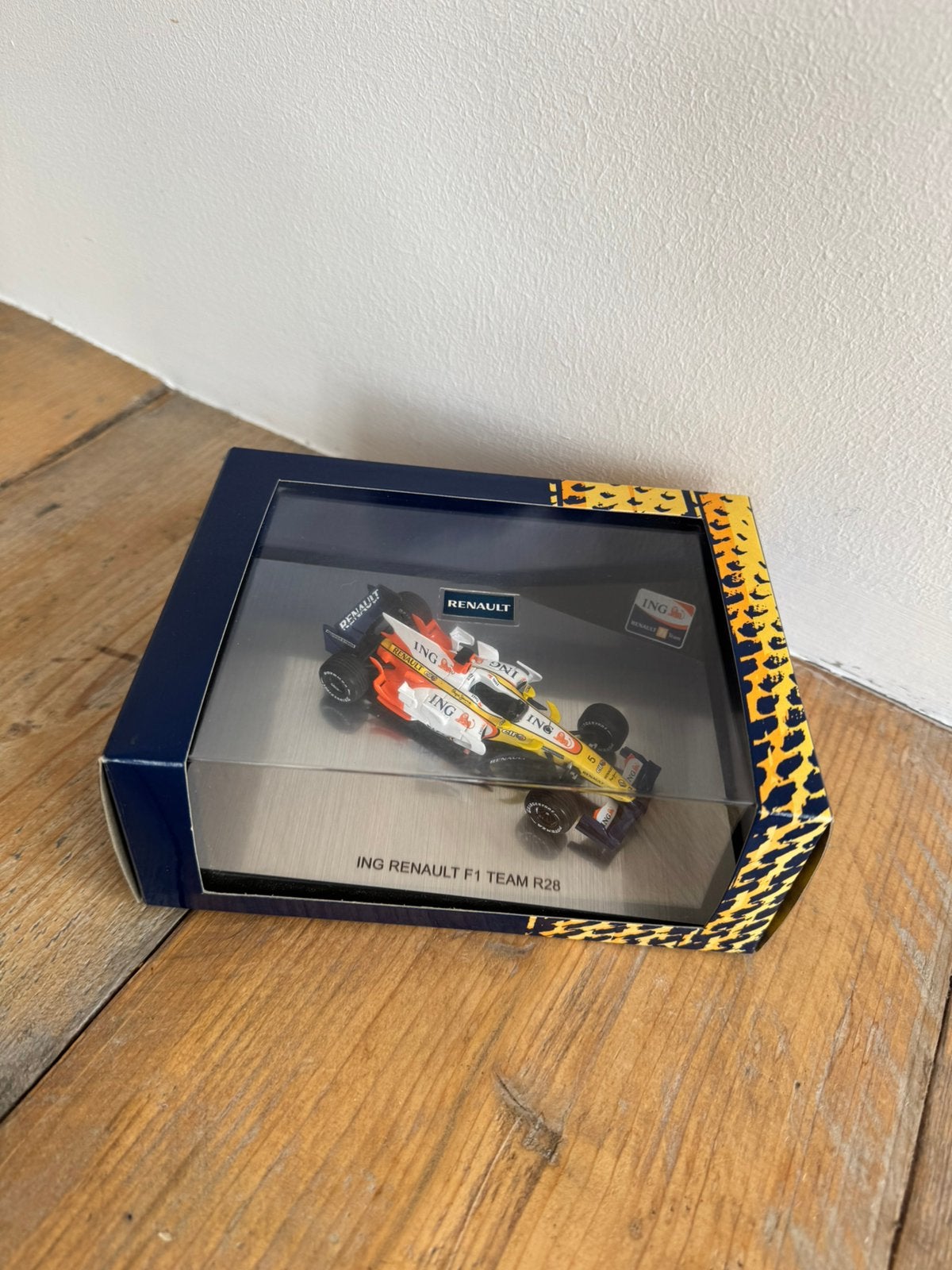 ING Renault F1 TeamR28 Schaalmodel (Norev/Minichamps), Ophalen, Zo goed als nieuw