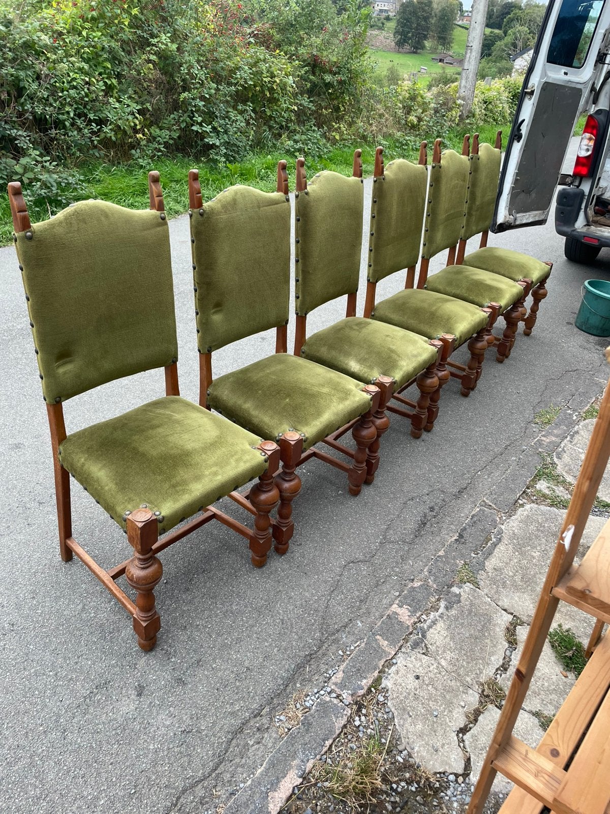 Lot de 6 chaises de style Louis XIII – Velours vert olive, Enlèvement