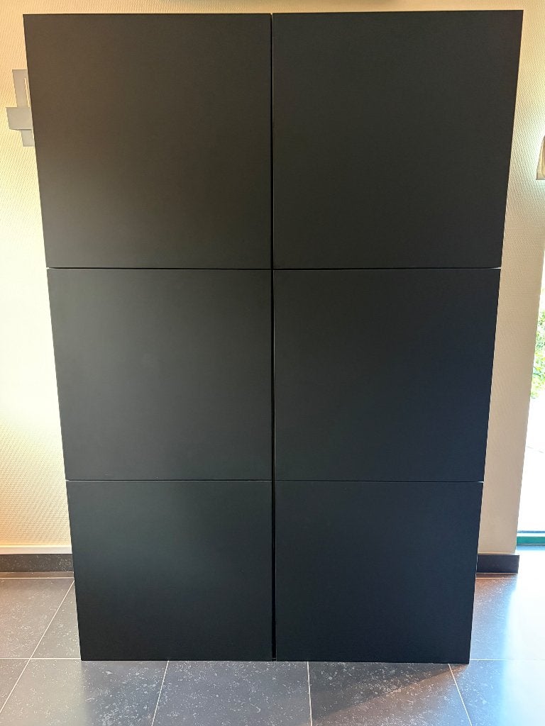 Kast mat zwart, Ophalen, Gebruikt, 100 tot 150 cm, Meerdere deuren