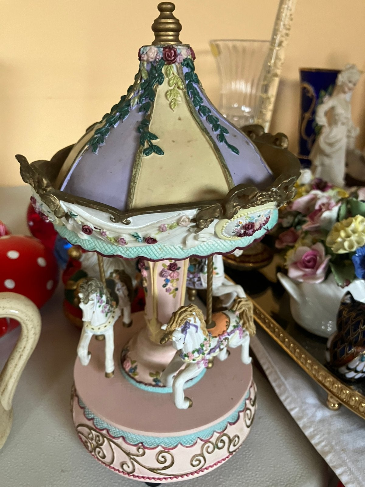 Vintage porseleinen werkende carrousel, Ophalen