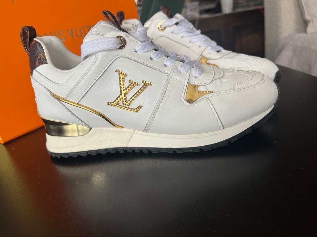 Louis Vuitton Run Away Sneaker taille 38, Vêtements | Femmes, Enlèvement ou Envoi, Comme neuf