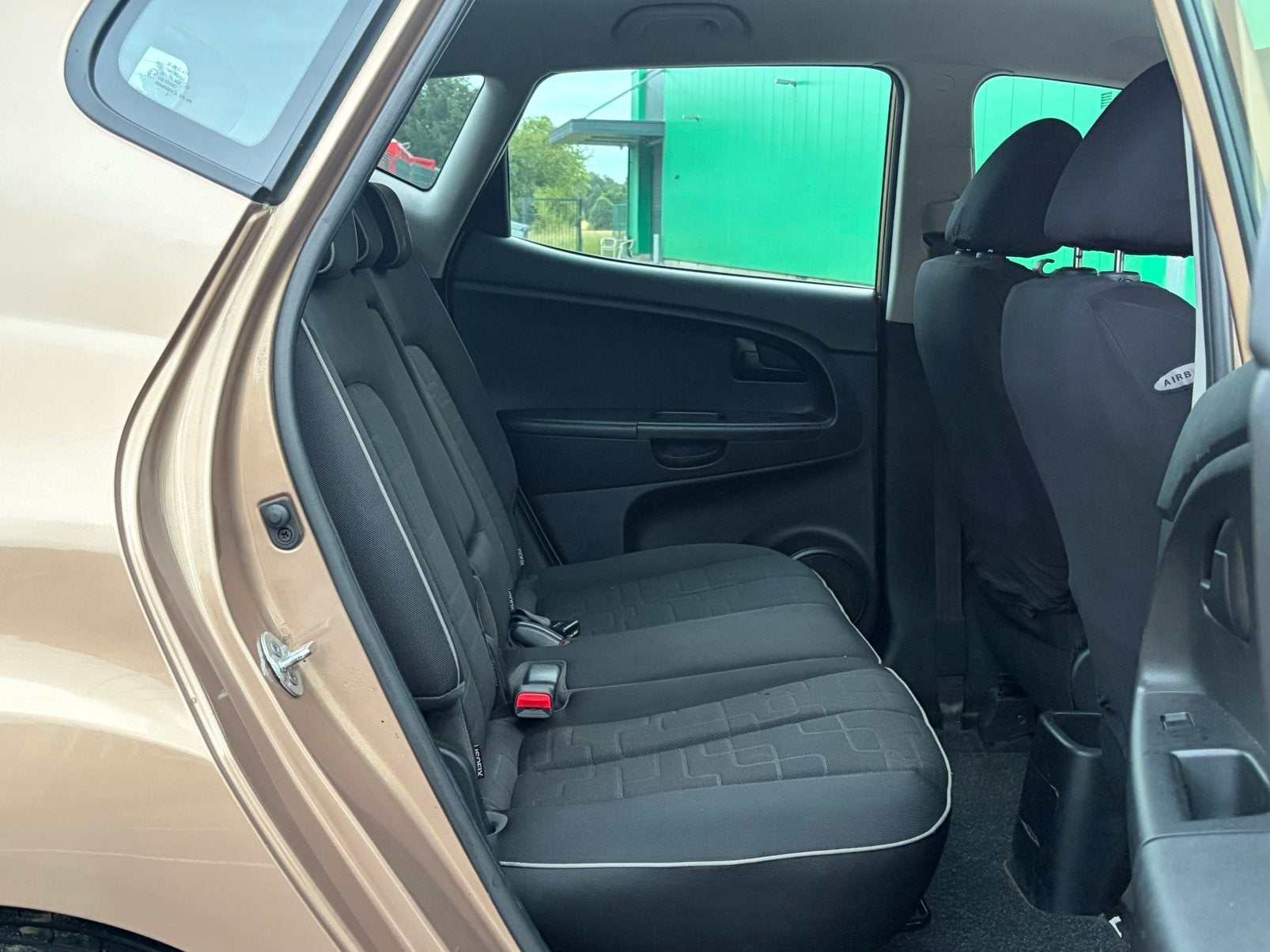 Kia Venga 1.4 Benzine 2010, Auto's, Kia, Voorwielaandrijving, Euro 5, Stof, Zwart