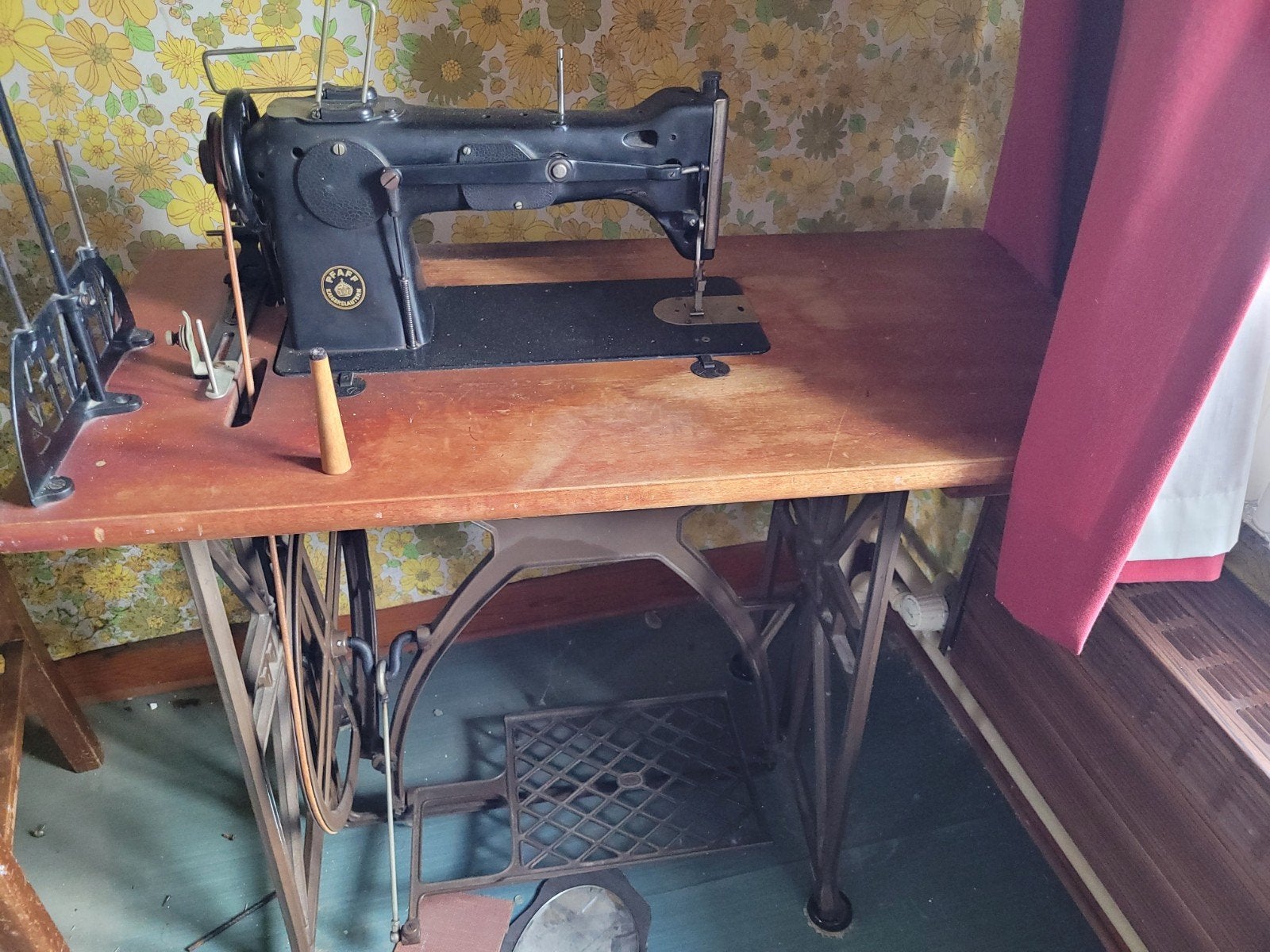 antieke naaimachine, Ophalen