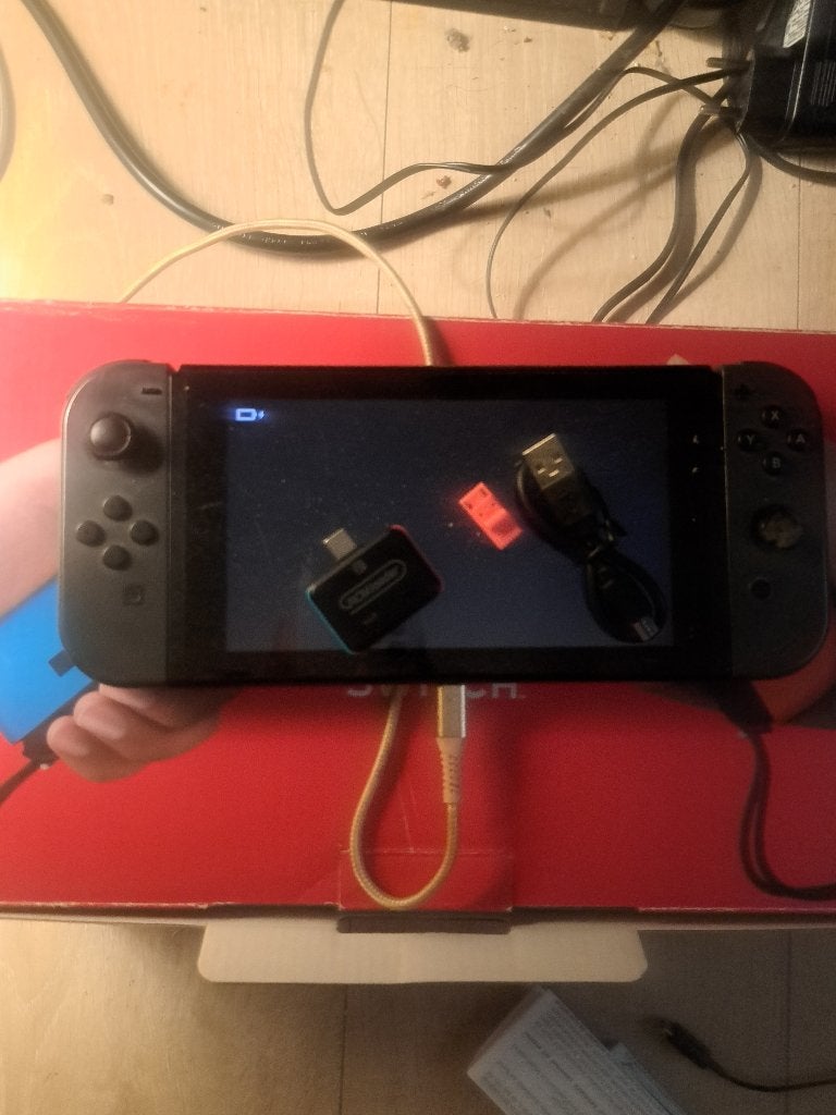 Switch abîmer, Consoles de jeu & Jeux vidéo, Consoles de jeu | Nintendo Switch, Reconditionné, Switch Original, Avec 2 manettes
