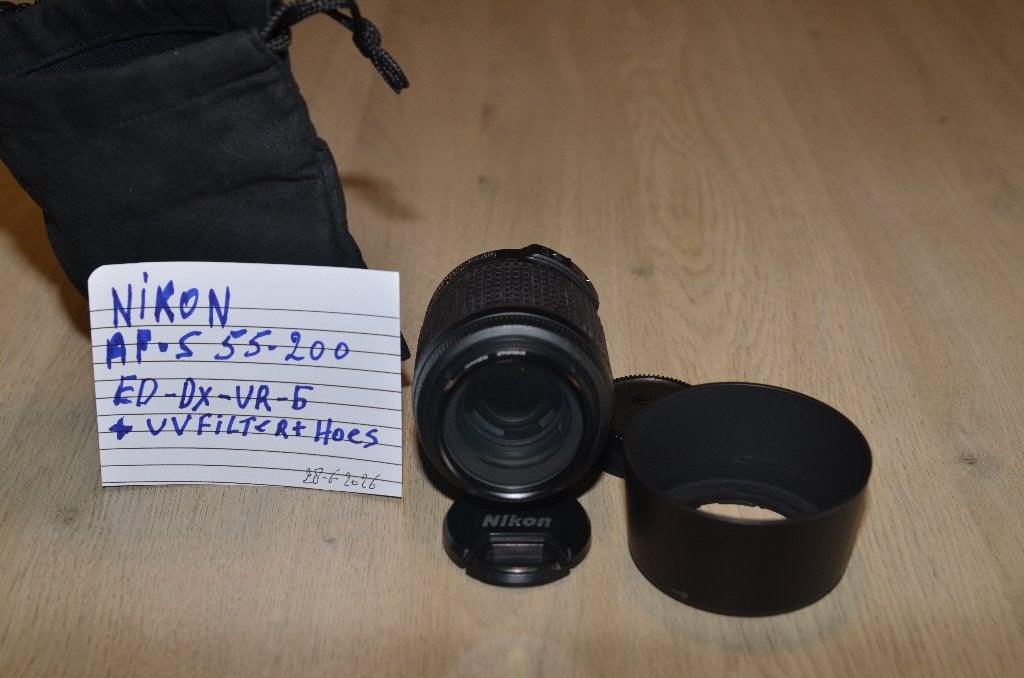 nikon  lens af-s 55-200 dx vr g ed met uv en hoes, Beschermhoes/tas, Nikon, Zo goed als nieuw, Telelens