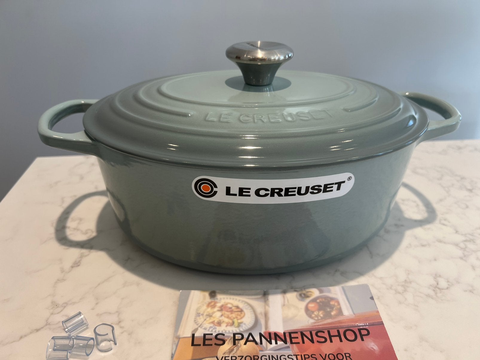 Nieuwe braadpan Le Creuset 29 cm ovaal, Sea Salt, Geschikt voor inductie, Nieuw, Le Creuset, Ophalen of Verzenden