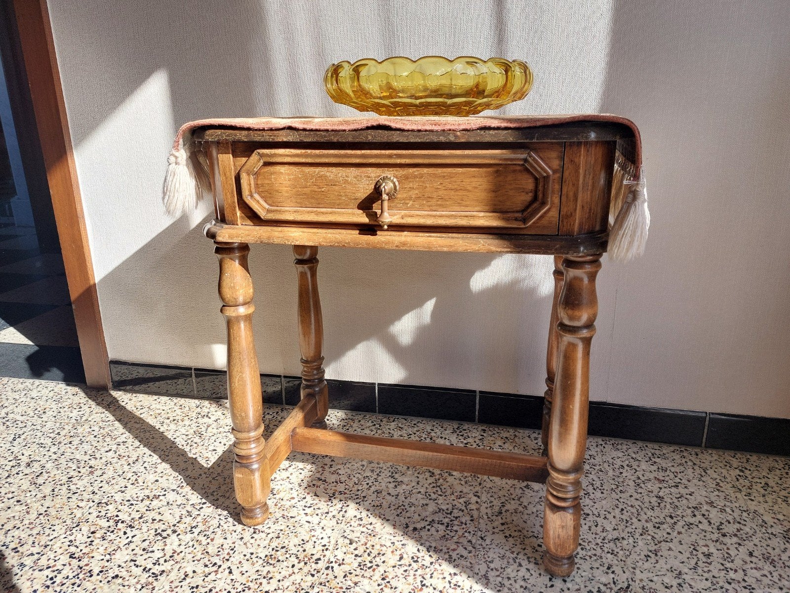 Nachttafel, Ophalen