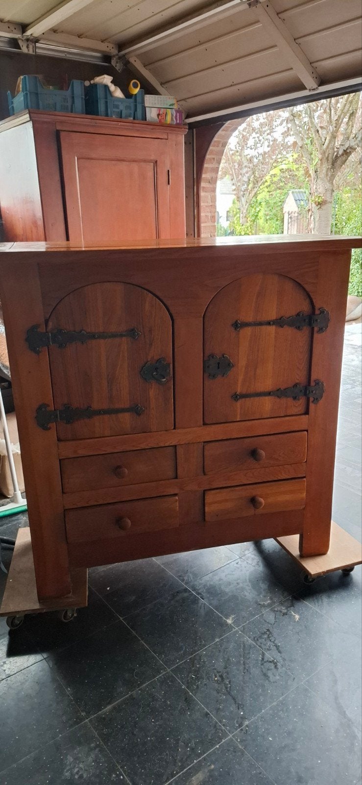 massieve kast, Enlèvement