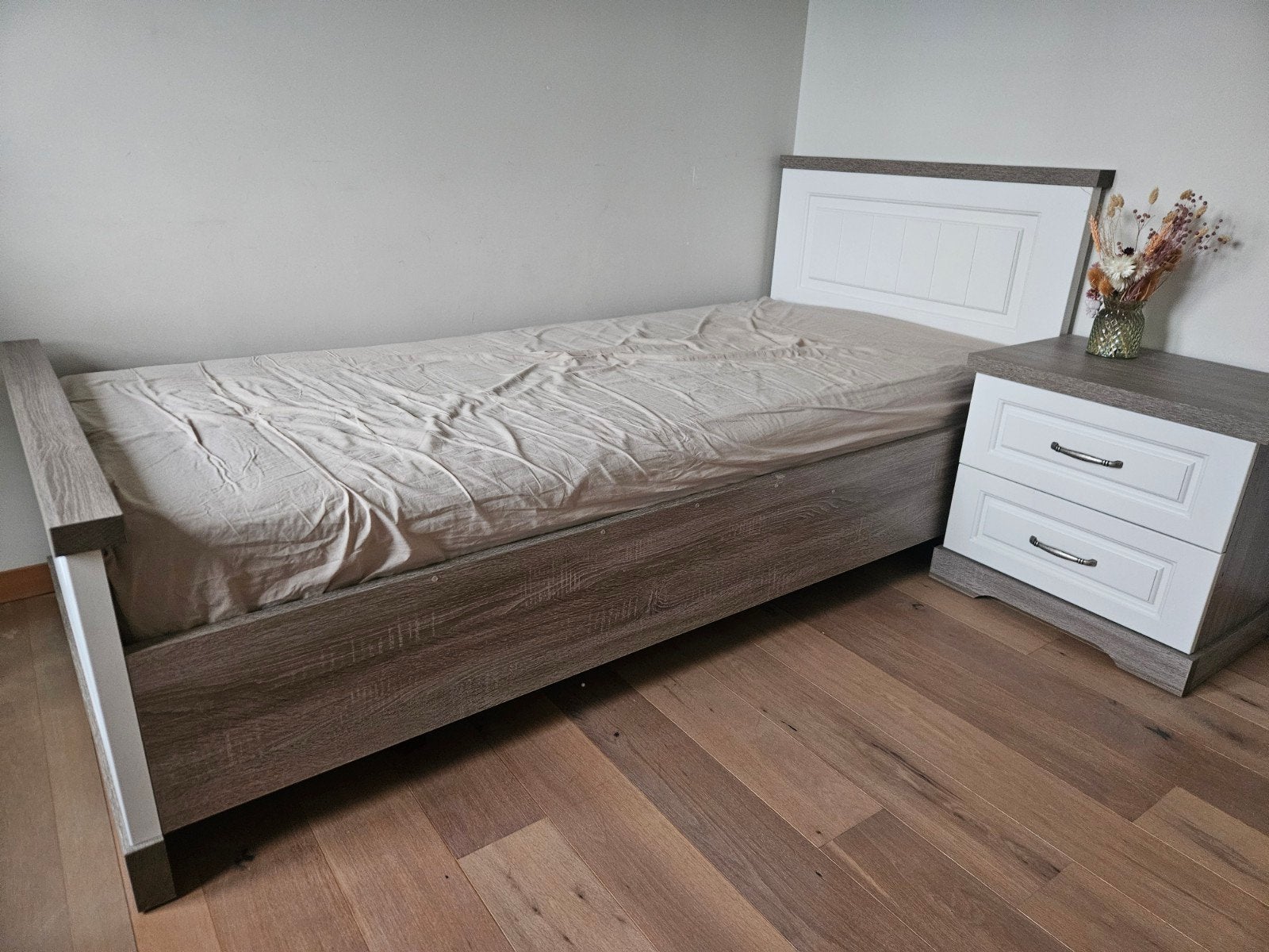 1 persoonsbed 90x200 met nachtkastje, Huis en Inrichting, Slaapkamer | Complete slaapkamers, Ophalen
