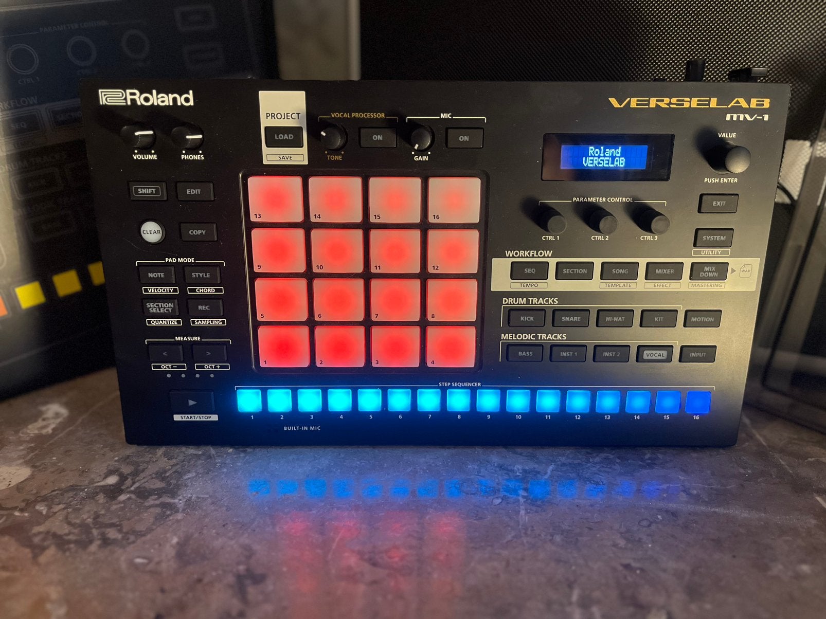 Roland MV-1 Verselab + decksaver + flightcase, Ophalen of Verzenden, Zo goed als nieuw