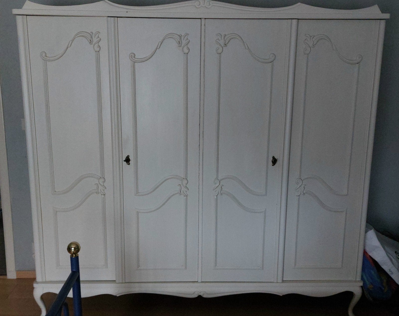 Belle armoire, Enlèvement