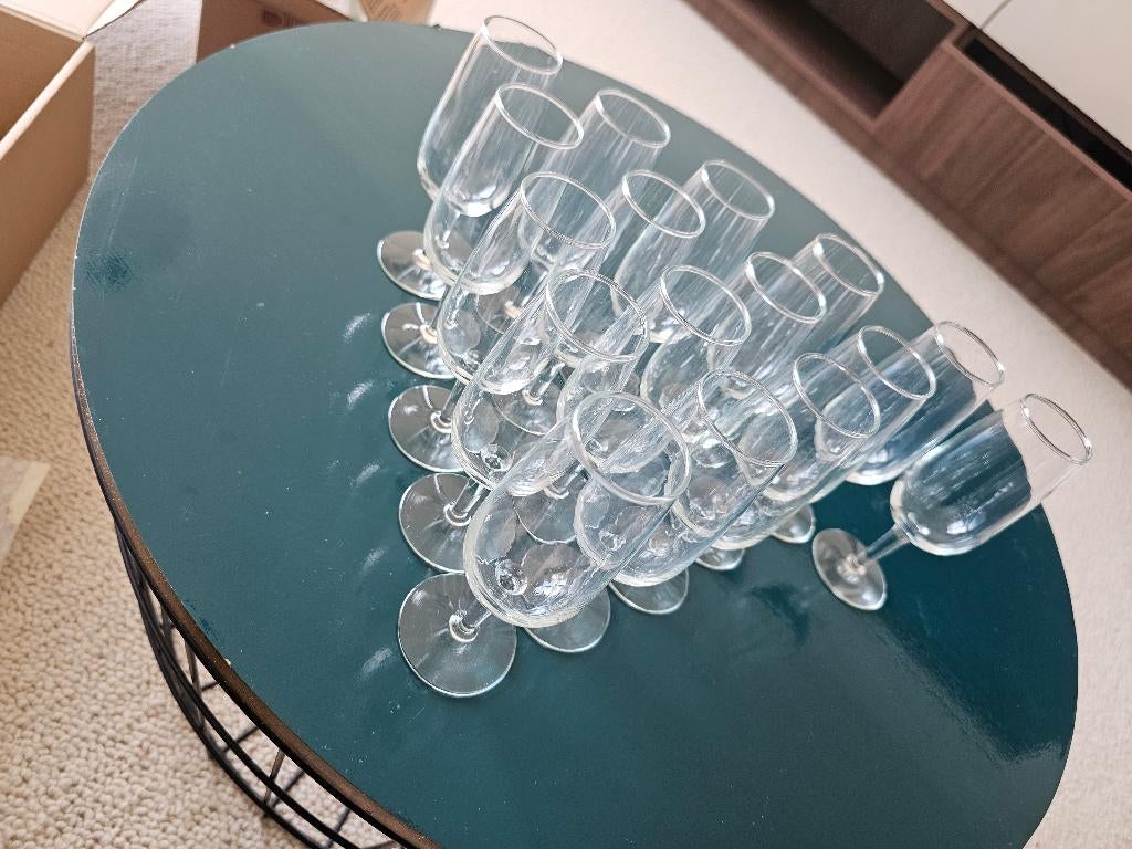 Petits verres à pied, Envoi, Comme neuf, Verres et Verres à shot