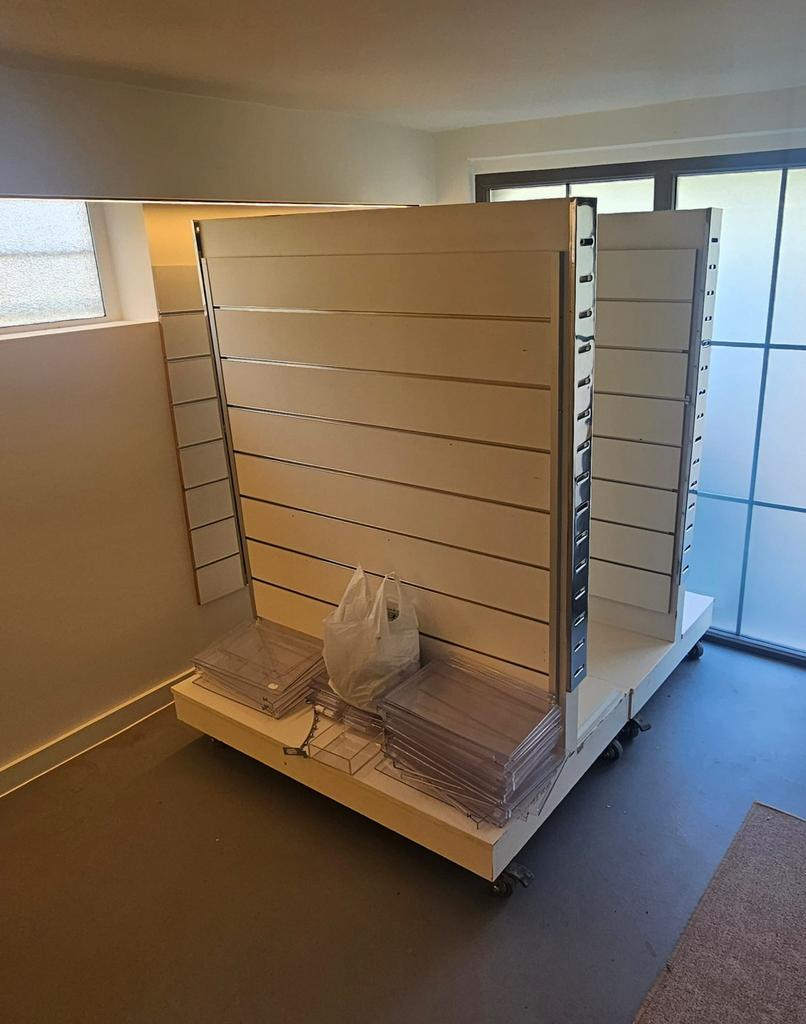 Midden unit en lamellenwand, Sport en Fitness, Sauna, Ophalen, Zo goed als nieuw