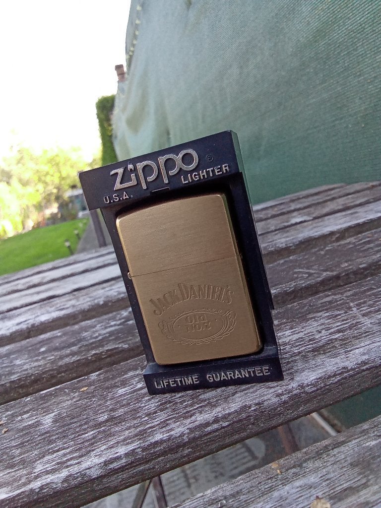 Zippo 1932 - 1990 commemorative solid brass Jack Daniel's, Enlèvement, Neuf, Briquet