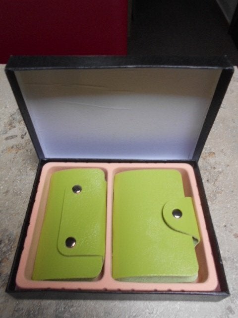 Nouveau jeu d'étuis pour clés et cartes/Vert., Enlèvement ou Envoi, Neuf, Vert