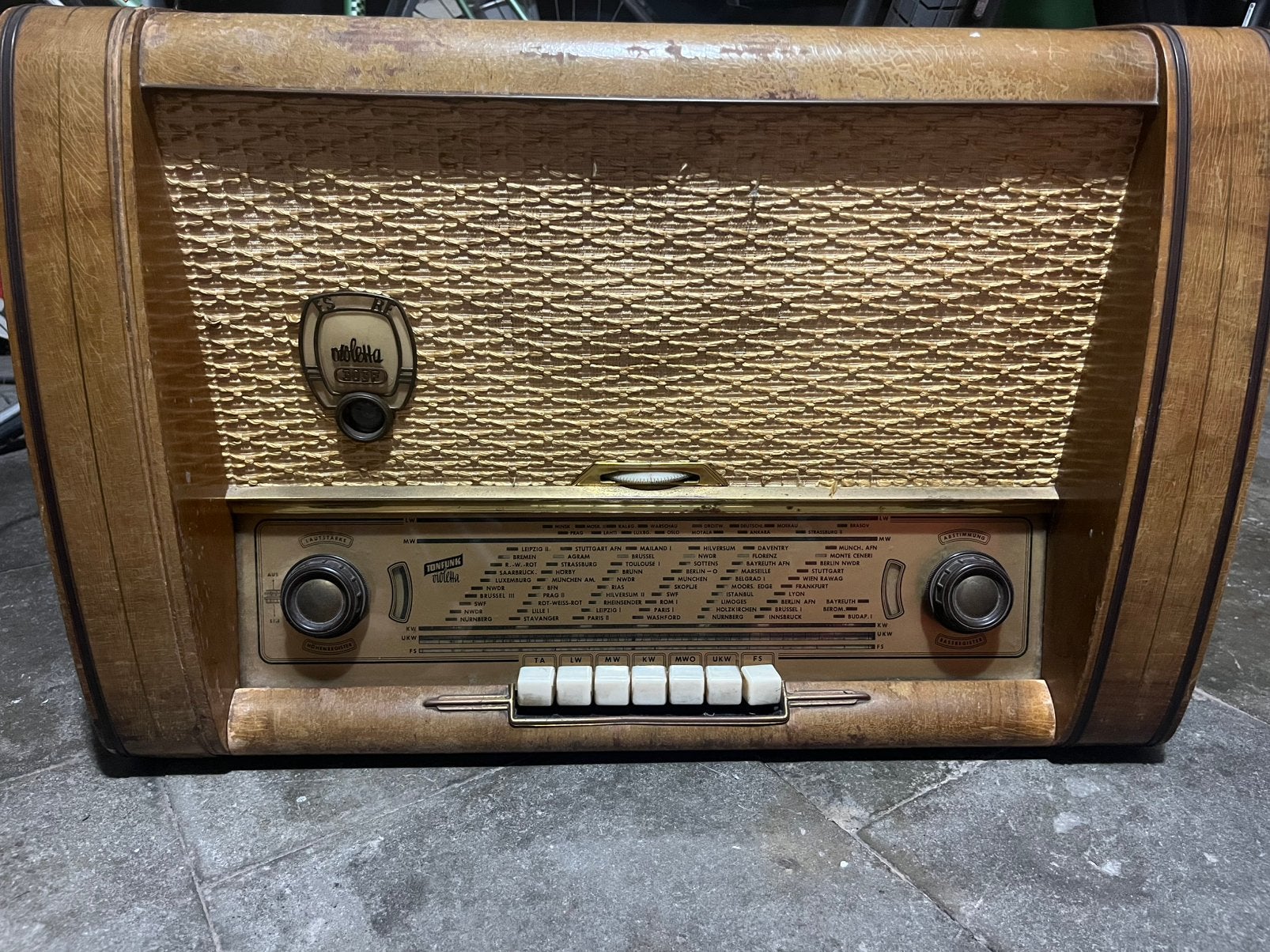Vintage radio, Antiek en Kunst, Ophalen
