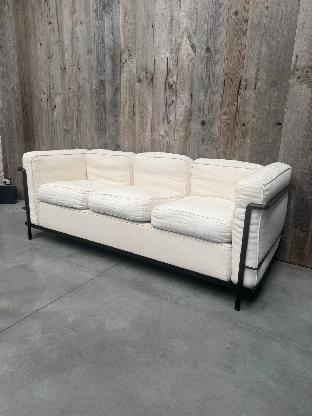 ORIGINAL CASSINA SOFA DESIGN LE CORBUSIER LIN LC2 (2 dispo), Maison & Meubles, Canapés | Sofas & Chaises Longues, Utilisé, Trois personnes