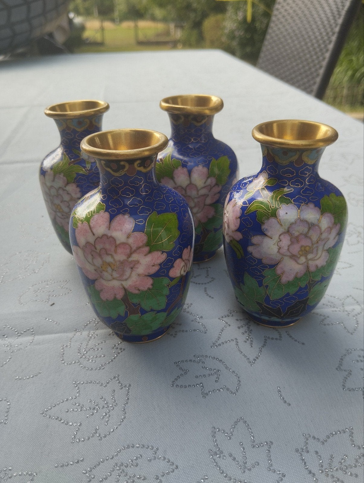 ensemble de quatre petits vases chinois, Ophalen