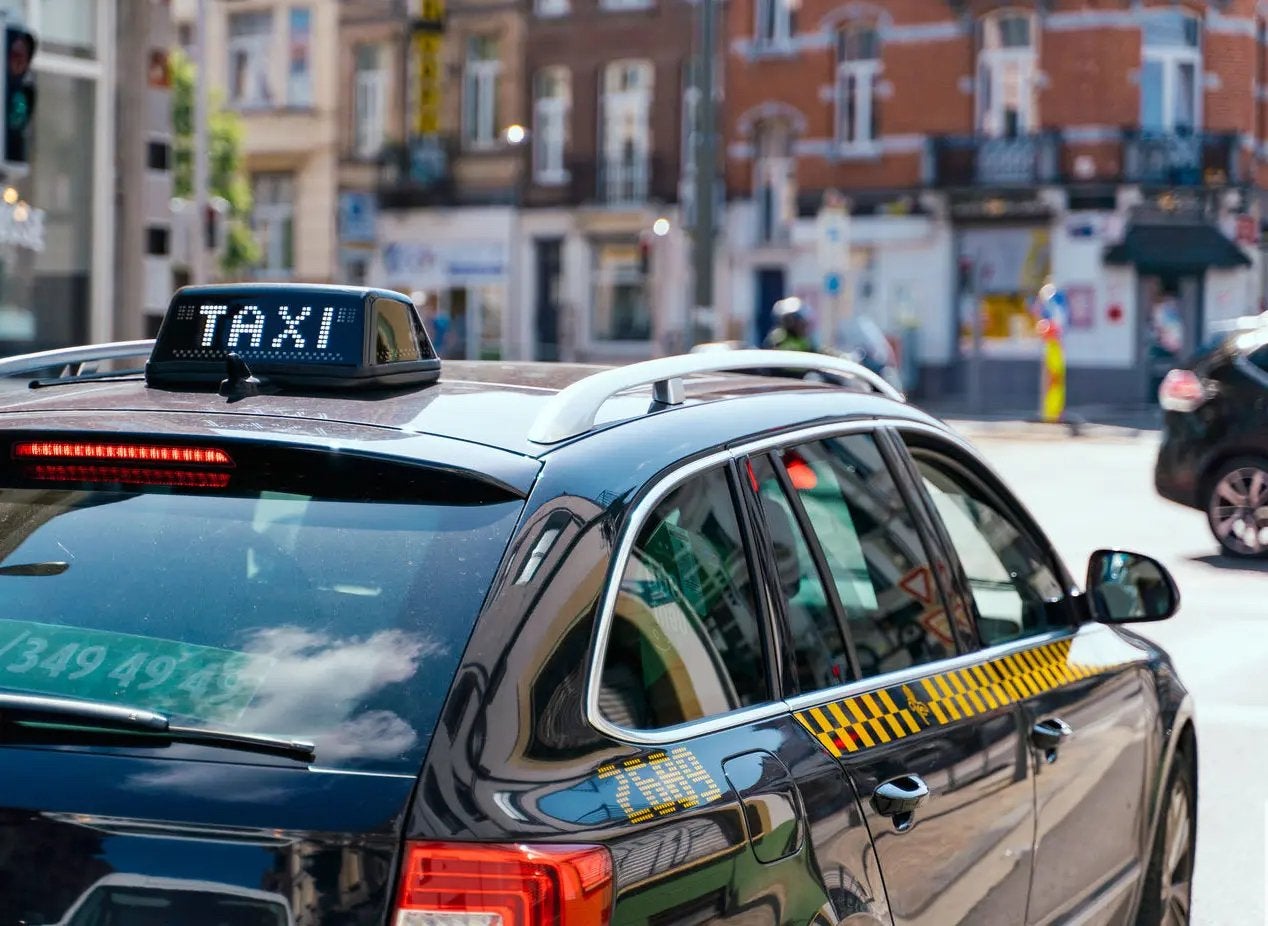 CHAUFFEUR DE NUIT TAXI DE STATION