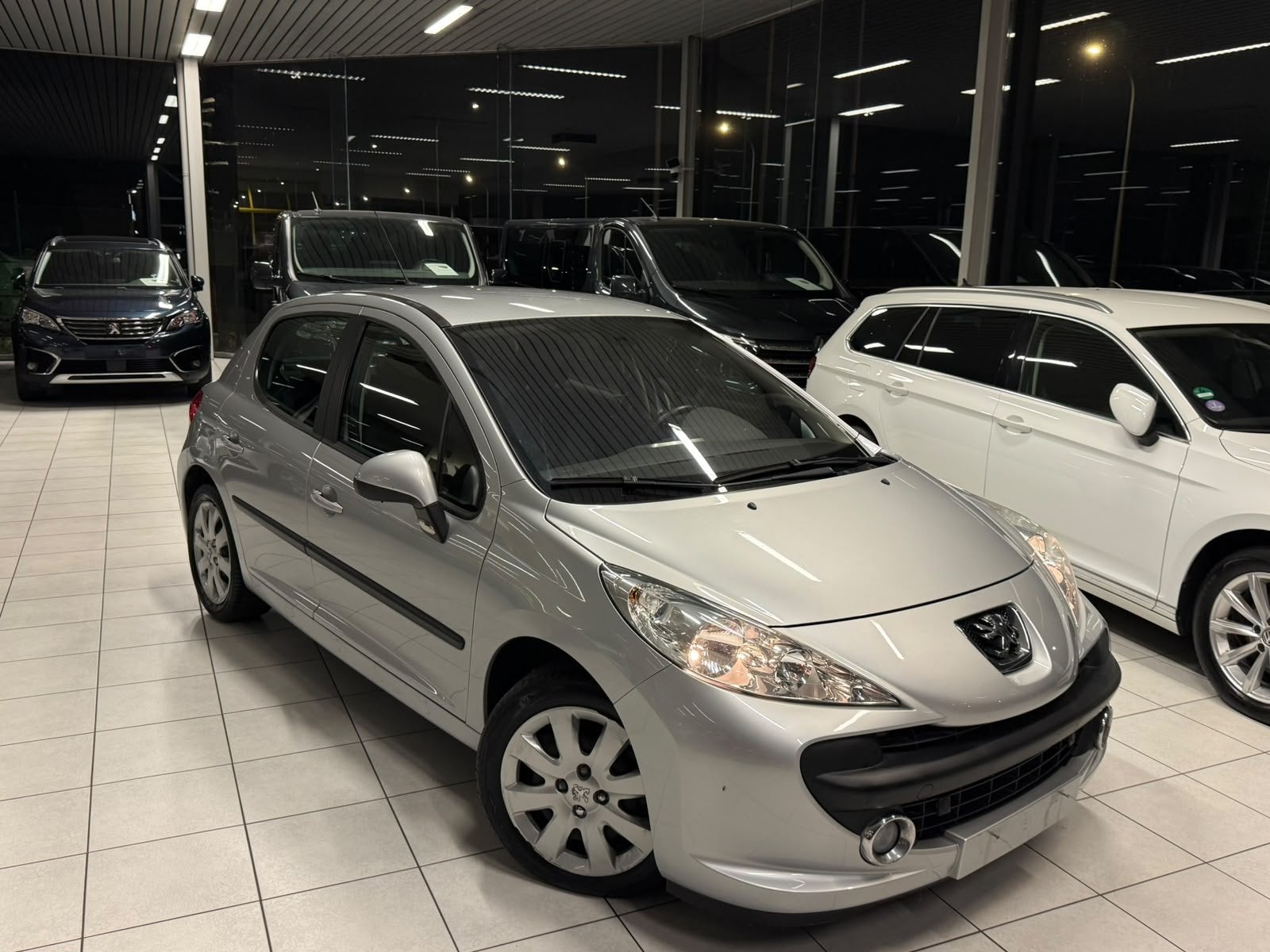 Peugeot 207, 1309 kg, https://public.car-pass.be/vhr/c9eca9a6-3885-4550-a0d7-0752cbd3824b, 5 zetels, Overige carrosserie