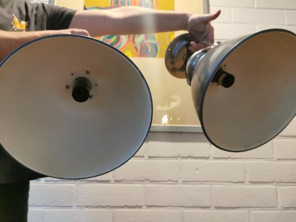 Set van industriële plafondlampen, Ophalen