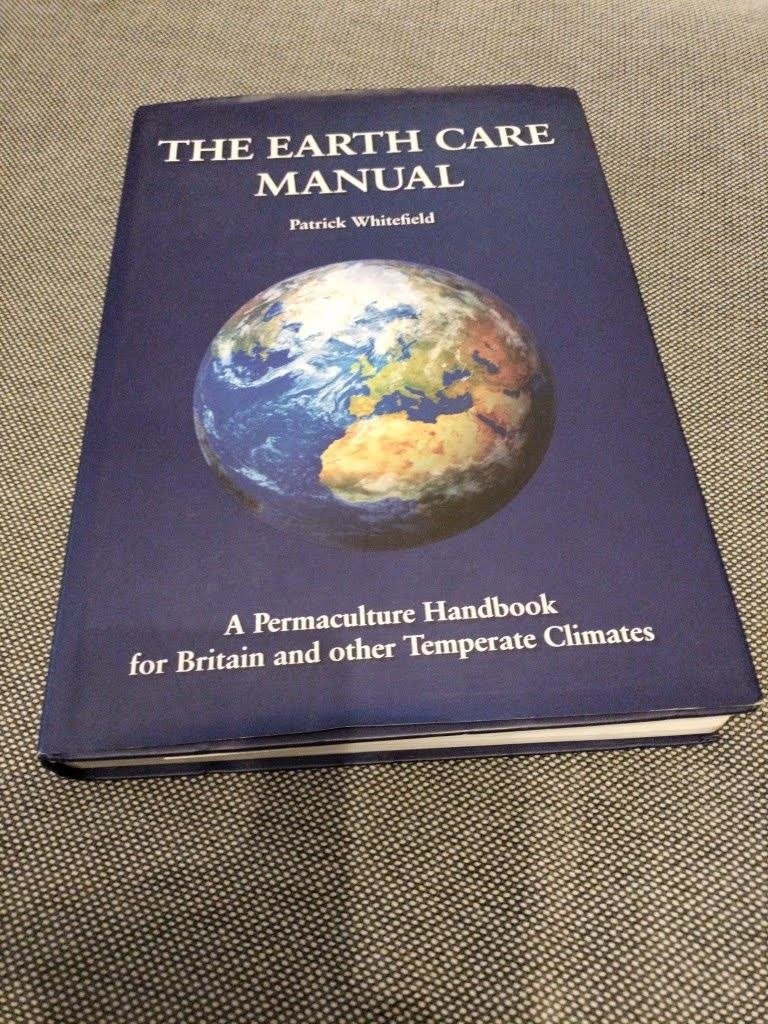 Livre "The Earth Care Manual" - Patrick Whitefield, Ophalen, Gelezen