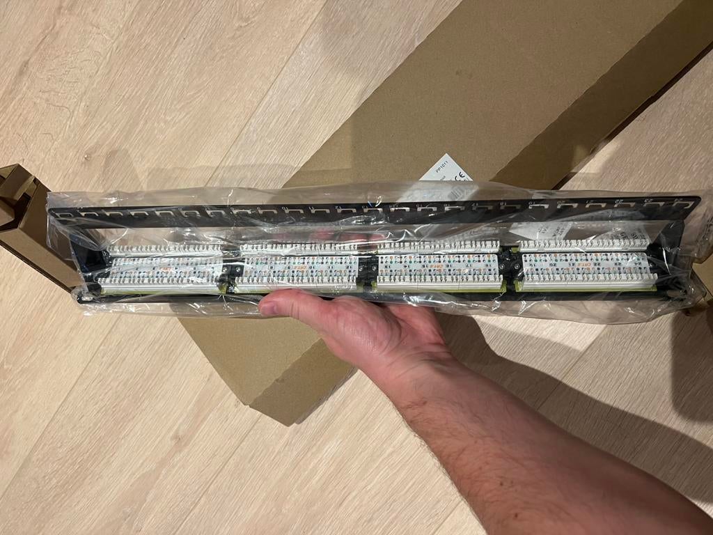 Patchpaneel nieuw 24p, Ophalen, Nieuw