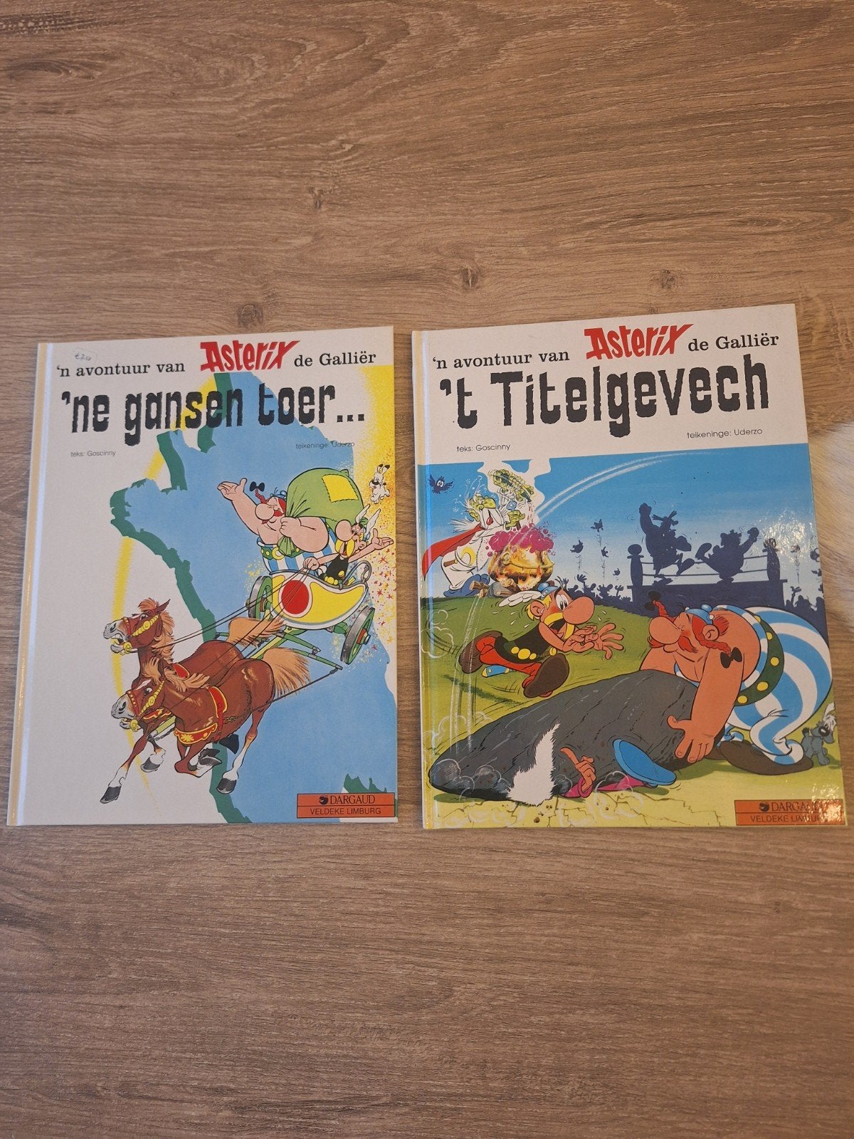 2 hardcovers in limburgs dialect, Boeken, Ophalen of Verzenden