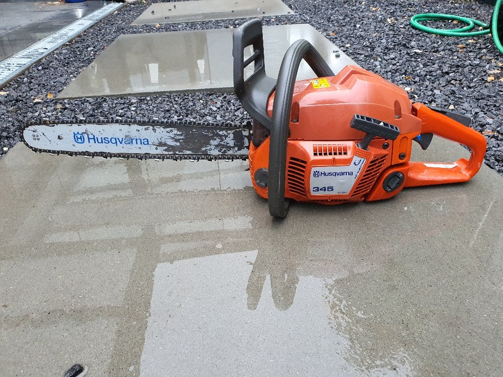 Scie à essence Husqwarna 345 Prof., 45 pièces, Tronçonneuse, 1200 watts ou plus, 70 mm ou plus, Comme neuf