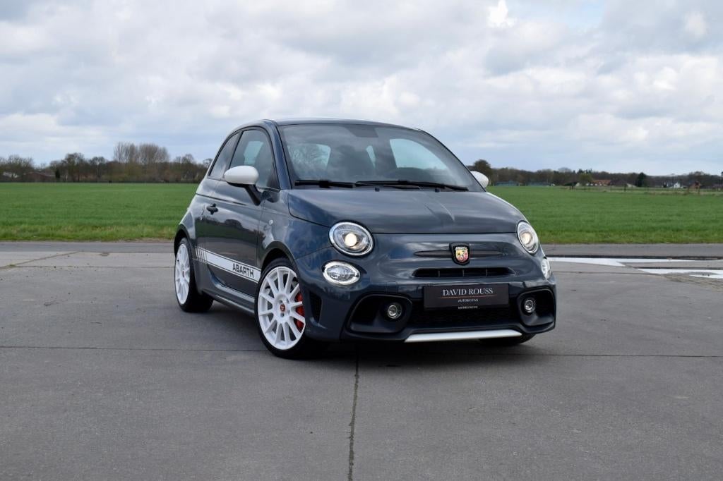 Abarth 595 1.4T ESSEESSE 70TH, Akrapovic/Sabelt/Navi/PDC, Auto's, Voorwielaandrijving, 4 zetels, 4 cilinders, Navigatiesysteem
