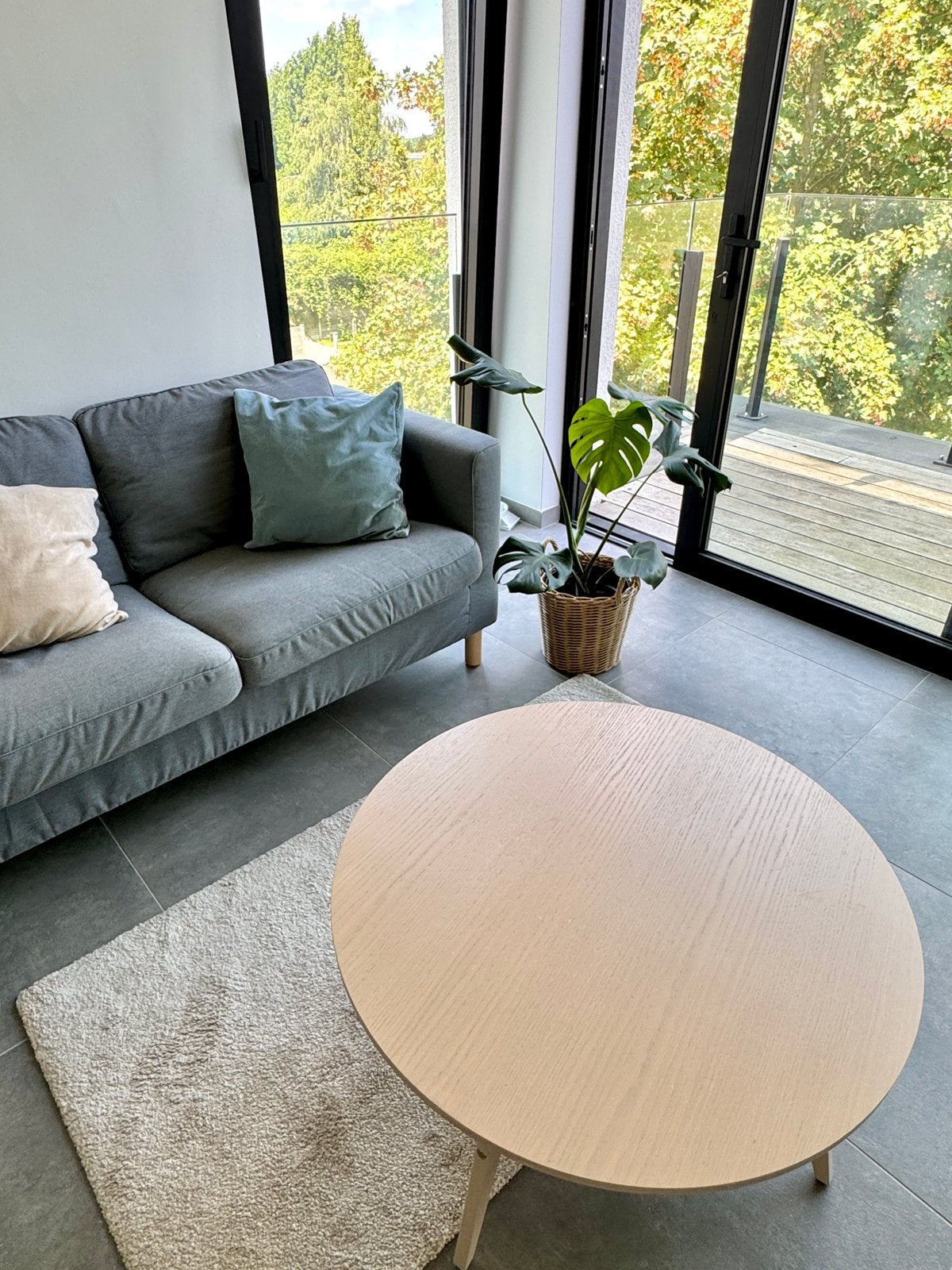 Table basse IKEA JAKOBSFORS - vente de déménagement, Modern, Nordic, Rond, 50 à 100 cm, Comme neuf