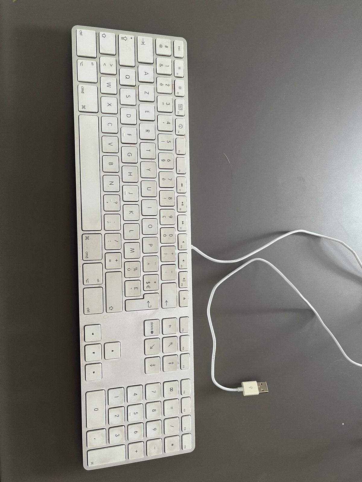 Apple toetsenbord met usb aansluiting, Informatique & Logiciels, Claviers, Enlèvement, Numerique, Comme neuf, Pavé numérique
