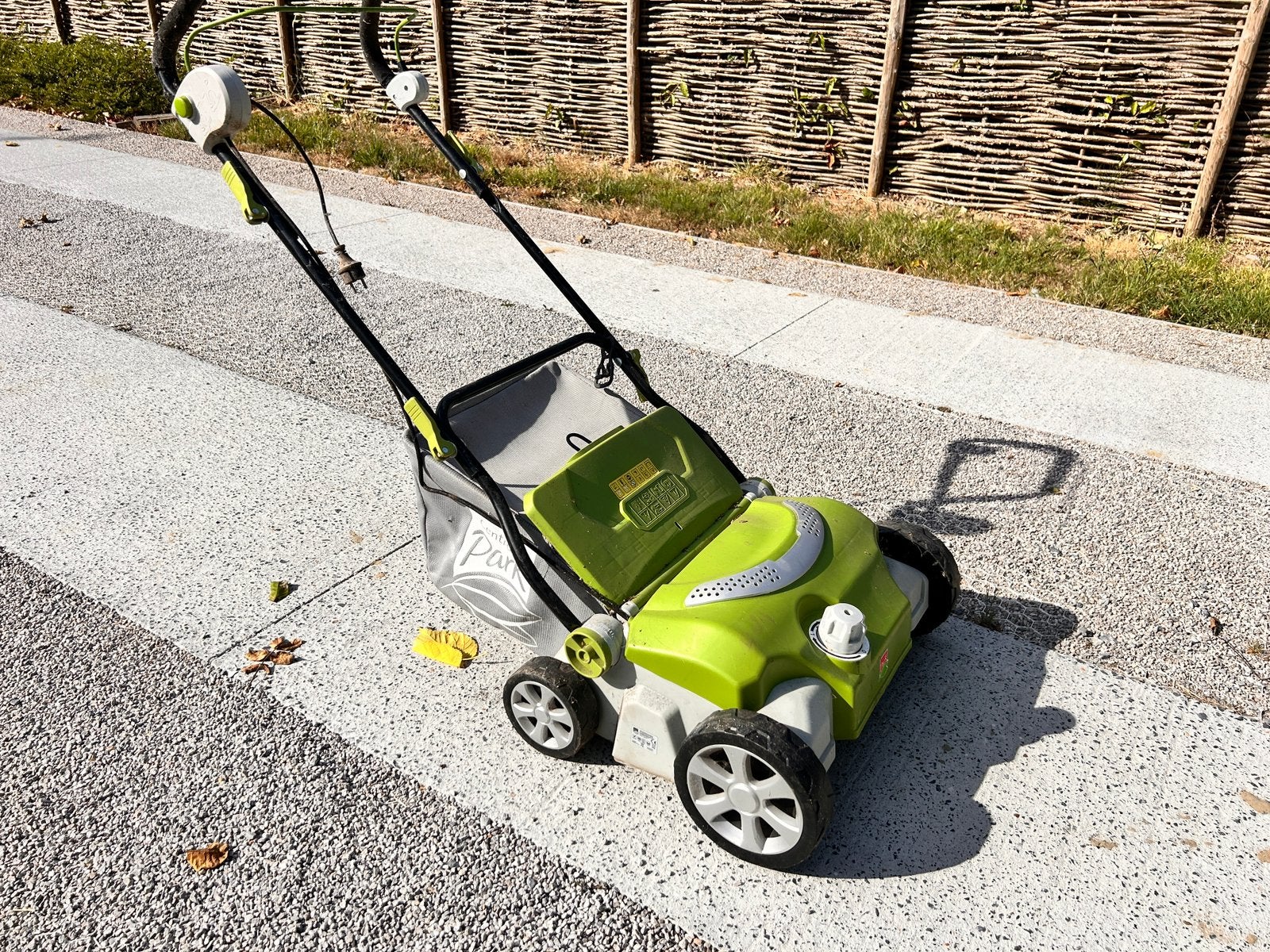 Elektronische verticuteer machine - Central Park, Tuin en Terras, Verticuteermachines, Ophalen, Zo goed als nieuw