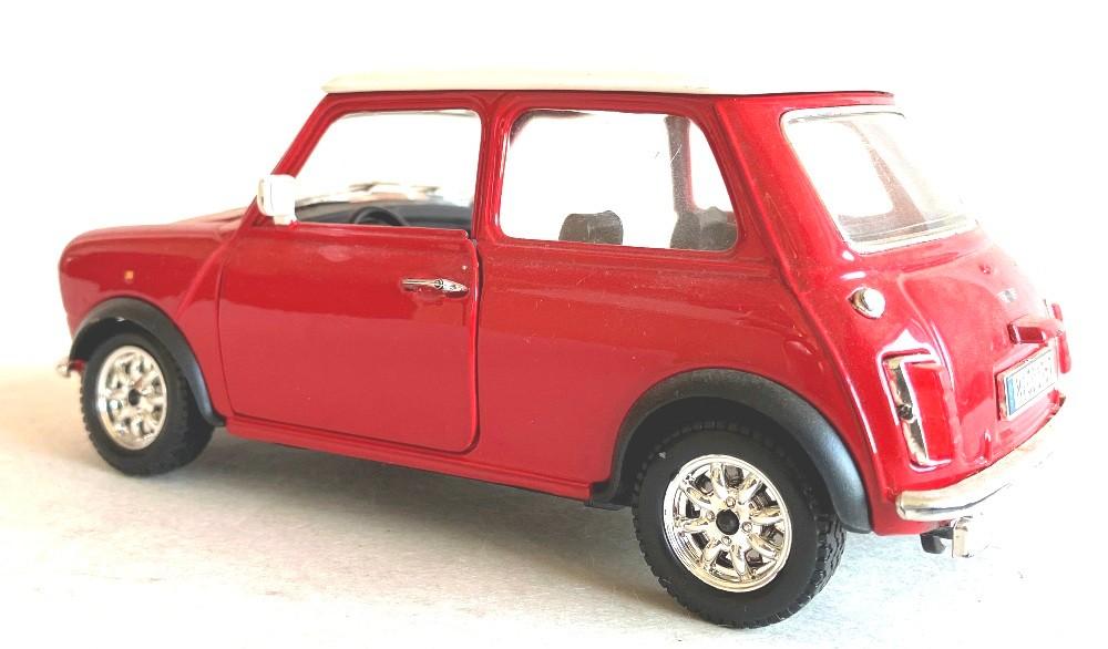 Mini Cooper rood / wit dak Bburago schaal 1:24., Hobby en Vrije tijd, Modelauto's | 1:24, Gebruikt, Auto, Burago, Ophalen of Verzenden