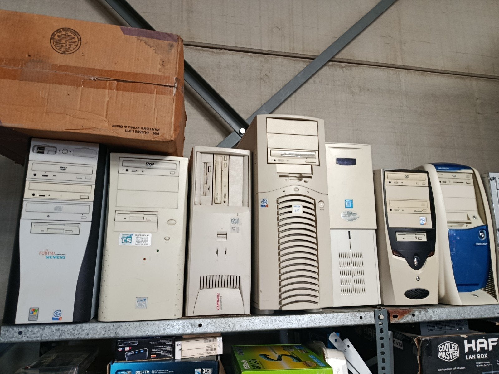 lot oude computers voor onderdelen of opmaak, Ophalen