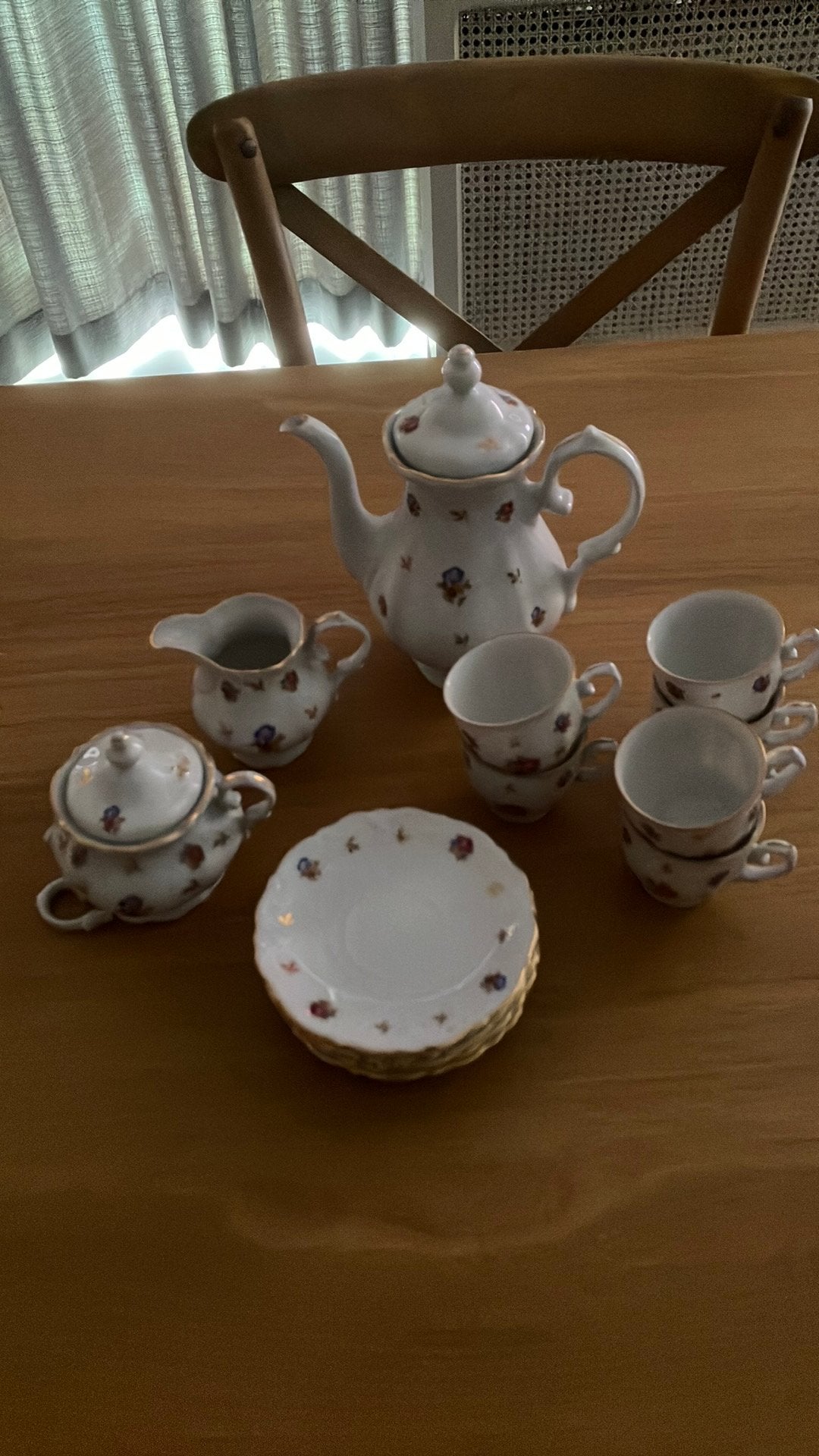 Porseleinen expresso servies, Enlèvement