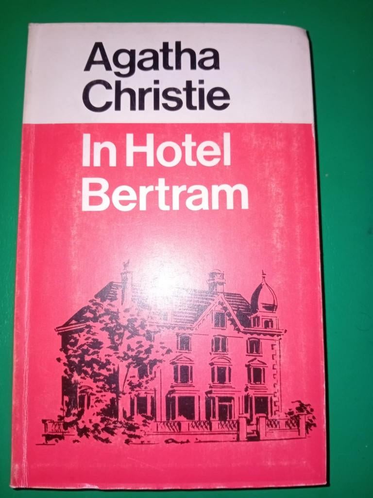 boek in hotel bertram, Ophalen of Verzenden, Zo goed als nieuw, Agatha Christie