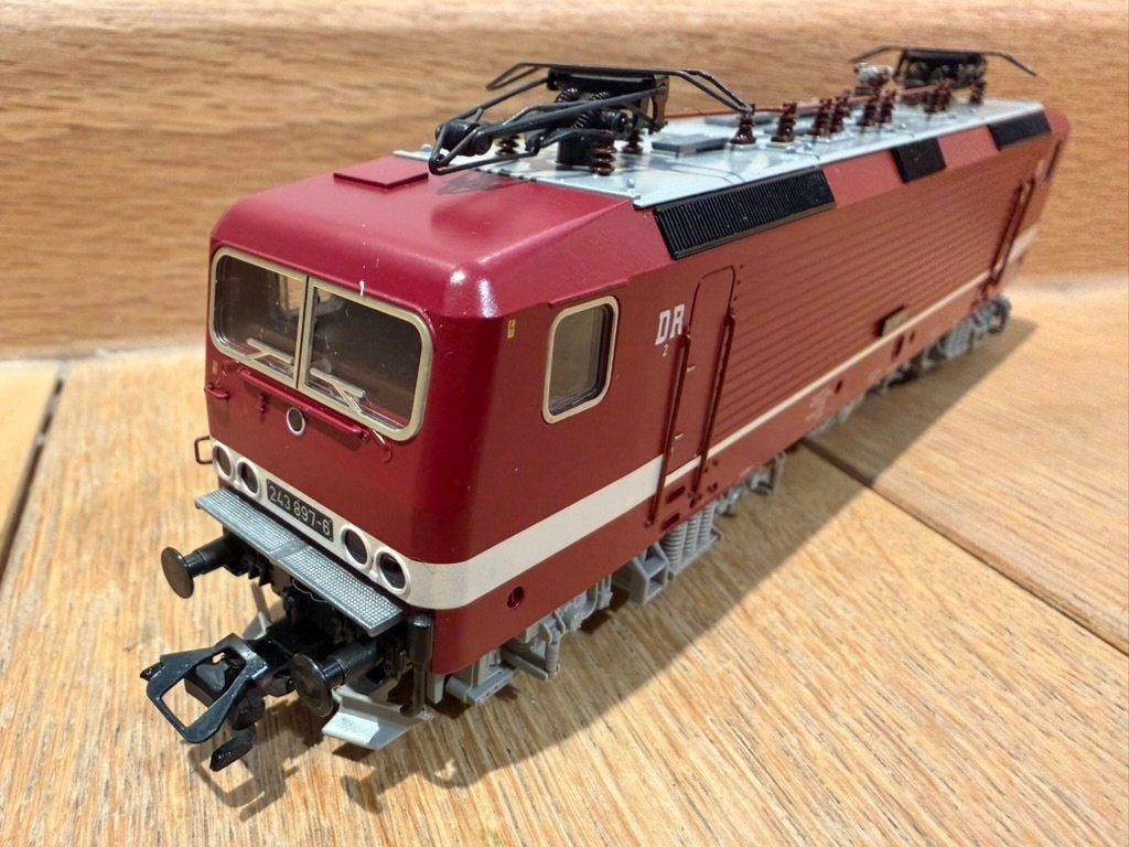 Märklin HO 3743 digitaal gloednieuw BR 243, Wisselstroom, Locomotief, Nieuw, Ophalen of Verzenden