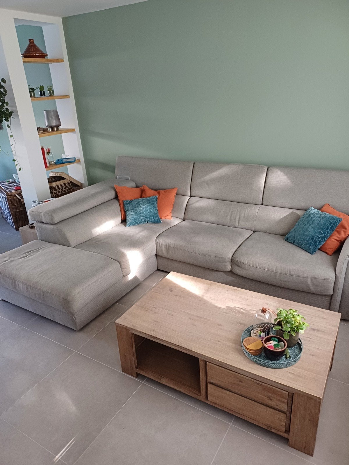 Vol houten salontafel., Ophalen