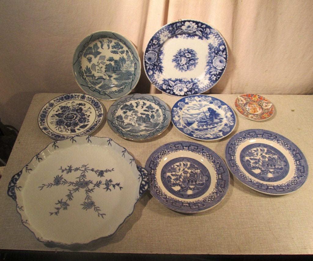 8 anciennes assiettes en céramique et 1 ancienne balance, Enlèvement ou Envoi