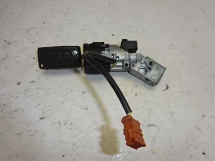 Serrure de contact + clé d'un Peugeot 407, -, 3 mois de garantie, Utilisé, -