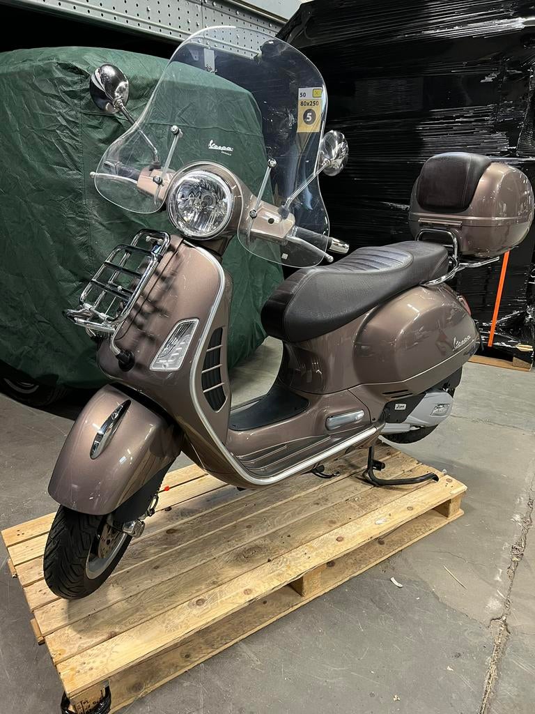 - VESPA GTS Super 125 Touring, Autres modèles, 125 cm³, Comme neuf, Classe B (45 km/h)