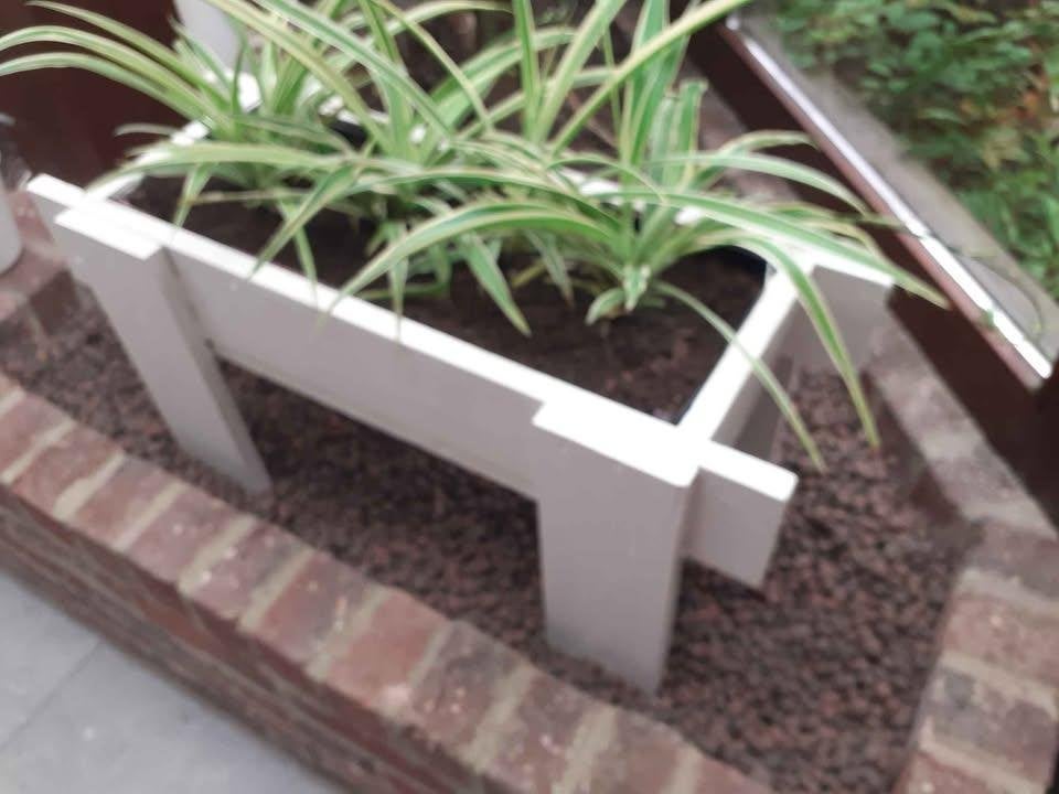 JOLIE JARDINIERE EN BOIS, Intérieur, Comme neuf, 30 à 60 cm, Enlèvement
