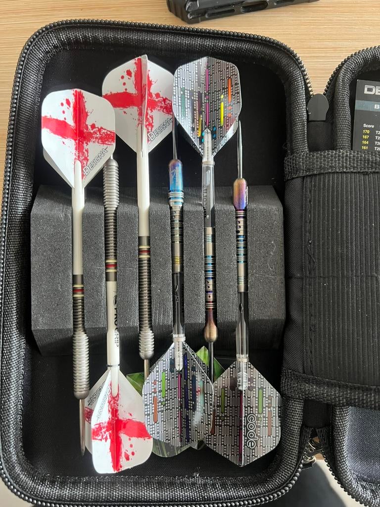 Darts pijlen, Sport en Fitness, Darts, Ophalen, Zo goed als nieuw, Pijlen