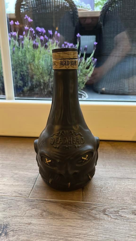 Deadhead rum fles leeg, Ophalen, Zo goed als nieuw